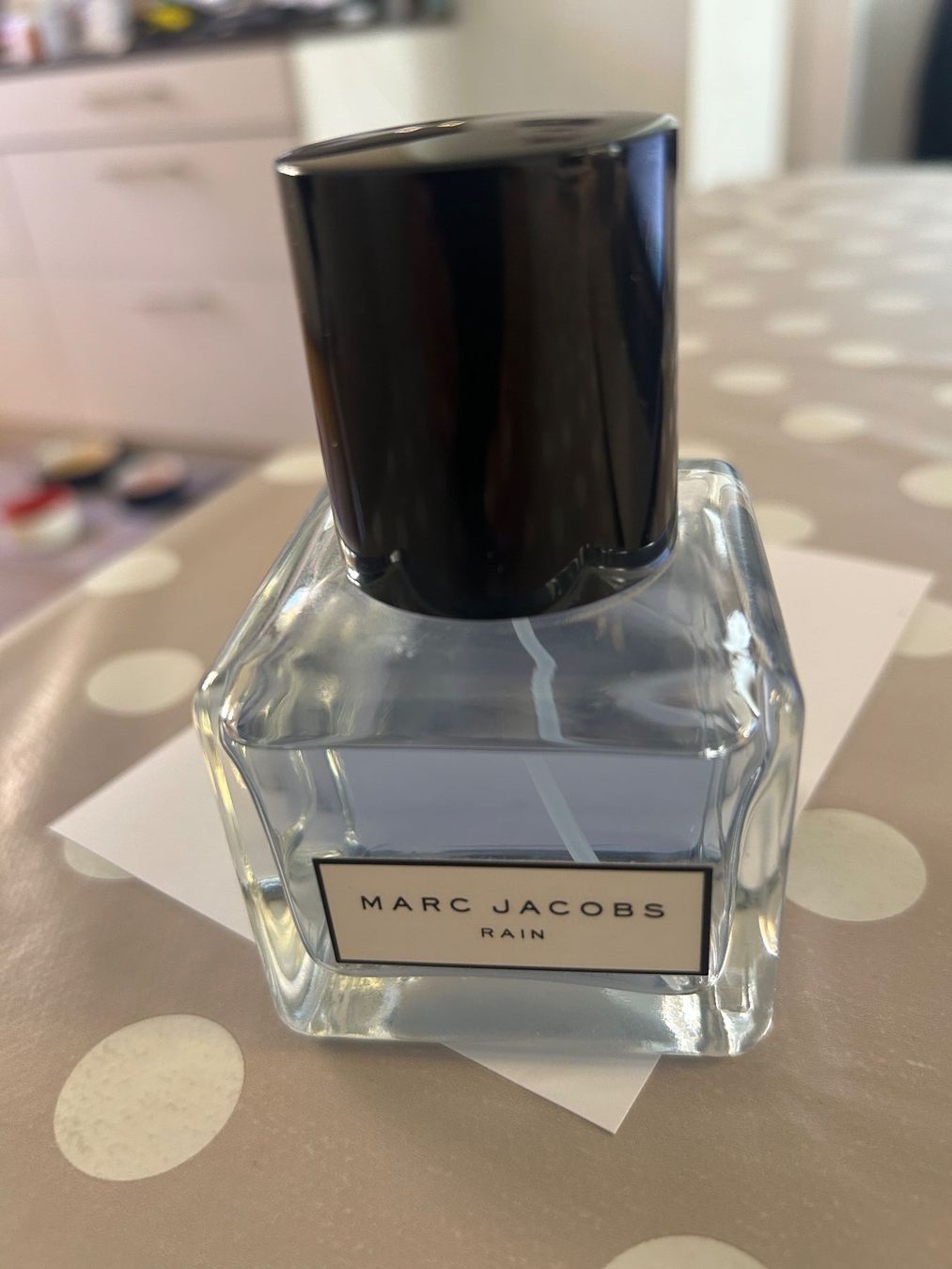 Marc Jacobs Parfum & Eau de Toilette: Marc Jacobs Eau de Toilette Rain – Gebraucht aus Brüttisellen von JJ010 2