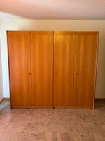 Massiver Holz-Kleiderschrank – hochwertig und geräumig