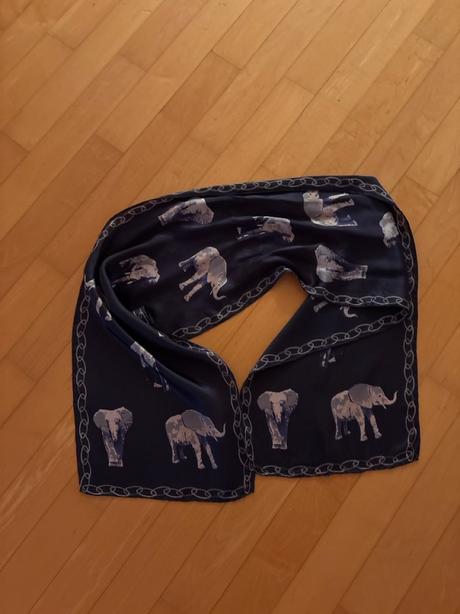 Foulard & Sciarpe: Seidenschal mit Elefanten, Dunkelblau! – Nuovo (secondo la descrizione) da Embrach venduto da Dmoney 2