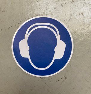 Aufkleber: Aufkleber: Gehörschutz Gebot – Neu (gemäss Beschreibung) aus Alpnach-Dorf von Hess-Automobile