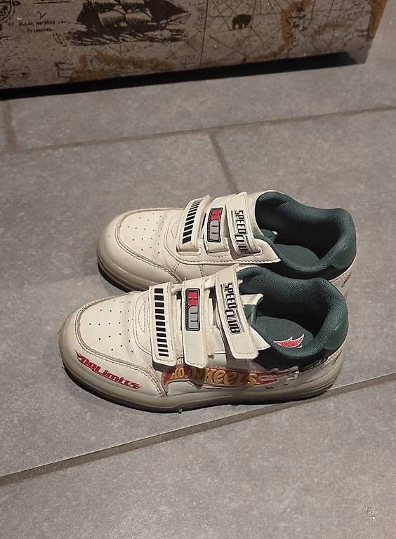 Scarpe per ragazzi: Neuwertige Kinder Sneaker Gr. 30 – Usato da Scherz venduto da milly.m 3