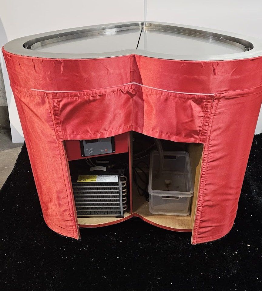 Kühlschrank: Kühlvitrine in Herzform – Gebraucht aus Oberhasli von pinballer 2