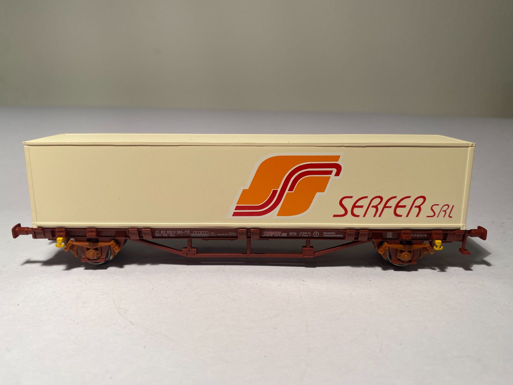 Piko Modelleisenbahnen: PIKO Transport Containerwagen SERFER 95617, DC Achsen – Gebraucht aus Buchrain von Modellbahn11 1
