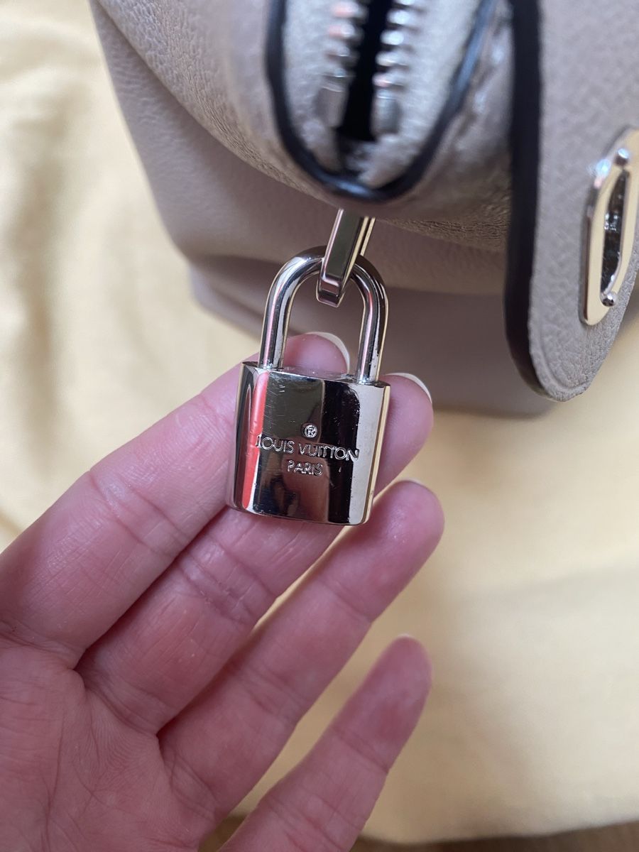 Louis Vuitton Taschen für Damen: Louis Vuitton Tasche Lockit mm v.ca. Galet – Neu (gemäss Beschreibung) aus Hämikon von mic_shq2 5