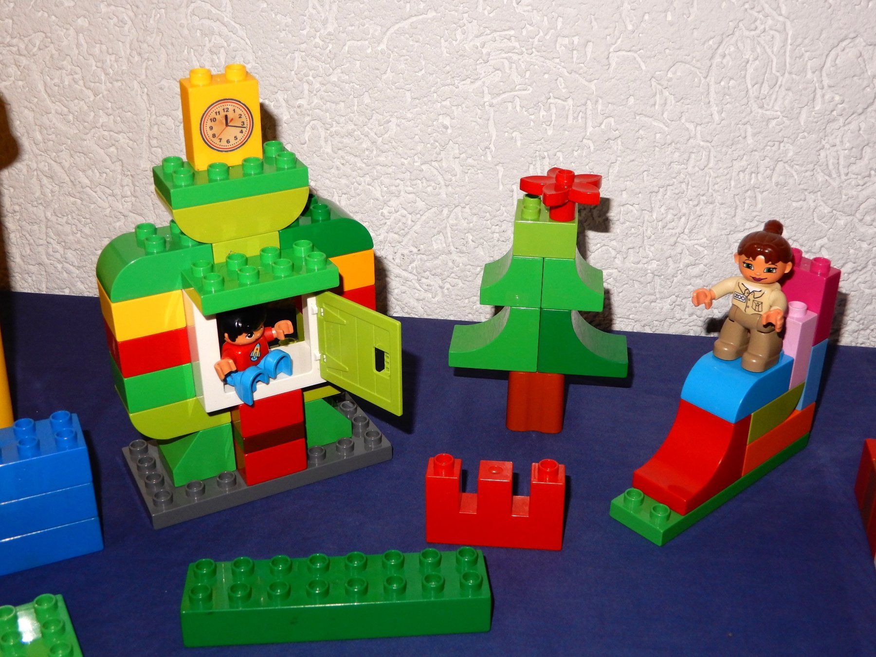 Lego Jeux de construction: LEGO-DUPLO BOX mit 100 Teile – D'occasion à Senèdes par tintinette43 3
