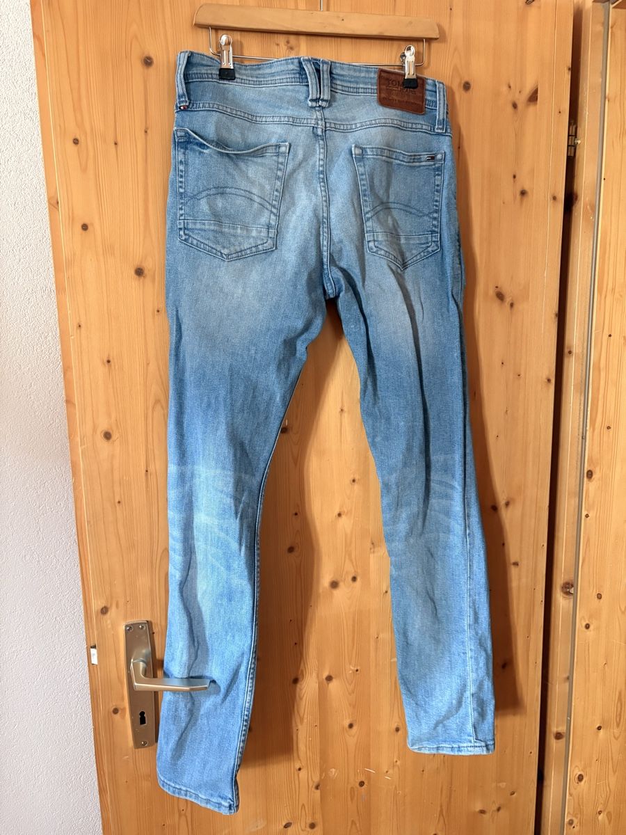 Tommy Hilfiger Jeans: Tommy Jeans – Usato da Ardez venduto da helena.erny 1