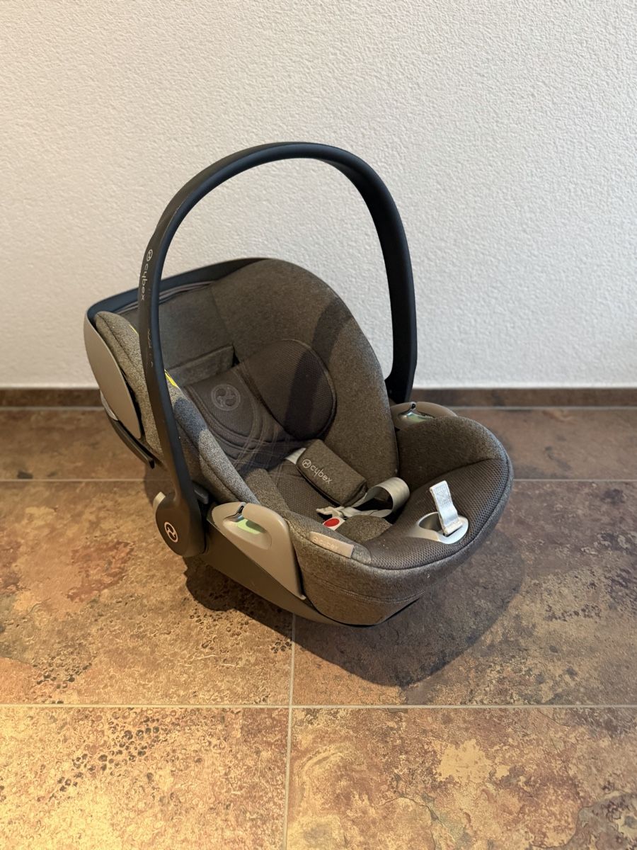 Cybex Seggiolini per auto: Cybex Babyschale mit Isofixstation – Usato da Mauren venduto da Sascha_M 1