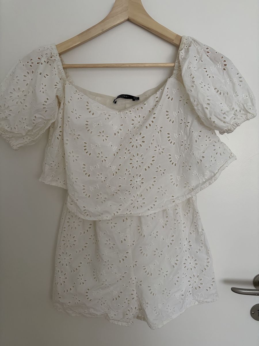 Tute: White embroidered short jumpsuit  – Usato da Zürich venduto da cha_l8t5 2