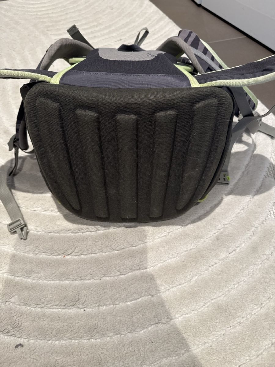 Ergobag Zaini: Sac d'école Ergobag, rayures gris et vert, en bon état – Usato da Hombrechtikon venduto da Limeandco 3
