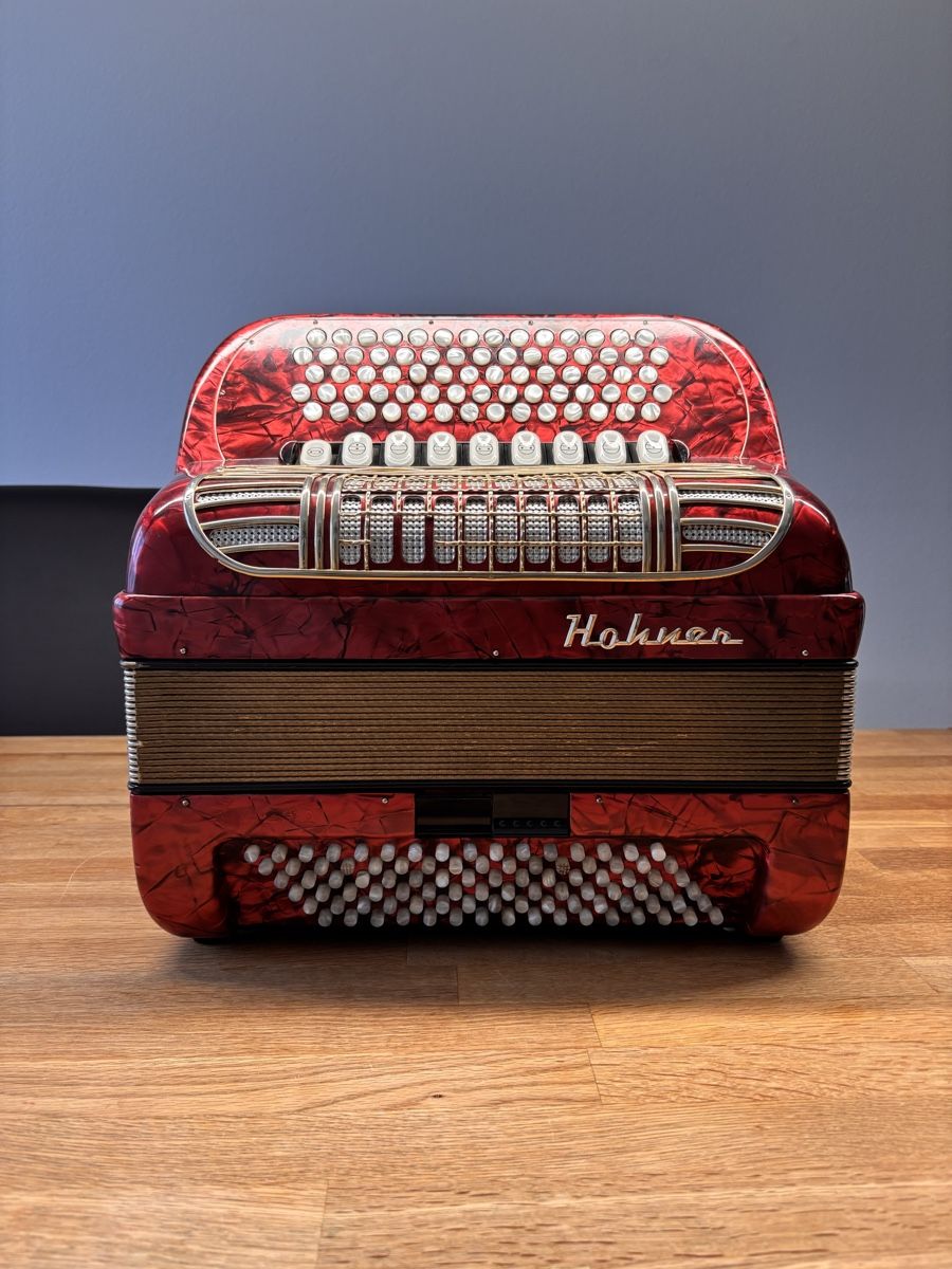 Hohner Strumenti musicali: Hohner Riviera 3 - Akkordeon – Usato da Greifensee venduto da Shuttlepimp
