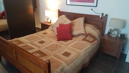 Schlafzimmermöbel (Doppelbett/Nachttische/Kommode/Spiegel)