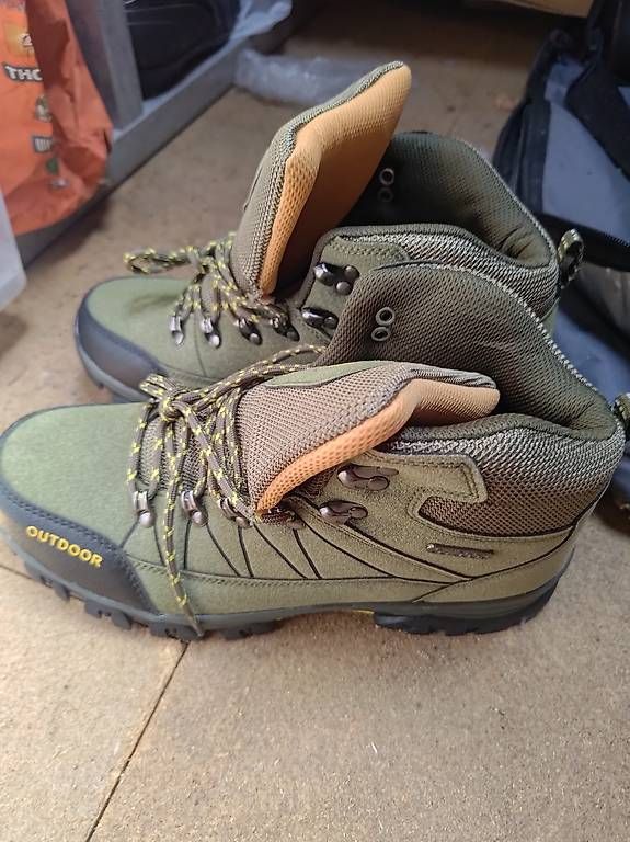 Scarpe da uomo: Wandern Schuhen 43 – Usato da Zürich venduto da jeanremi.mai 2