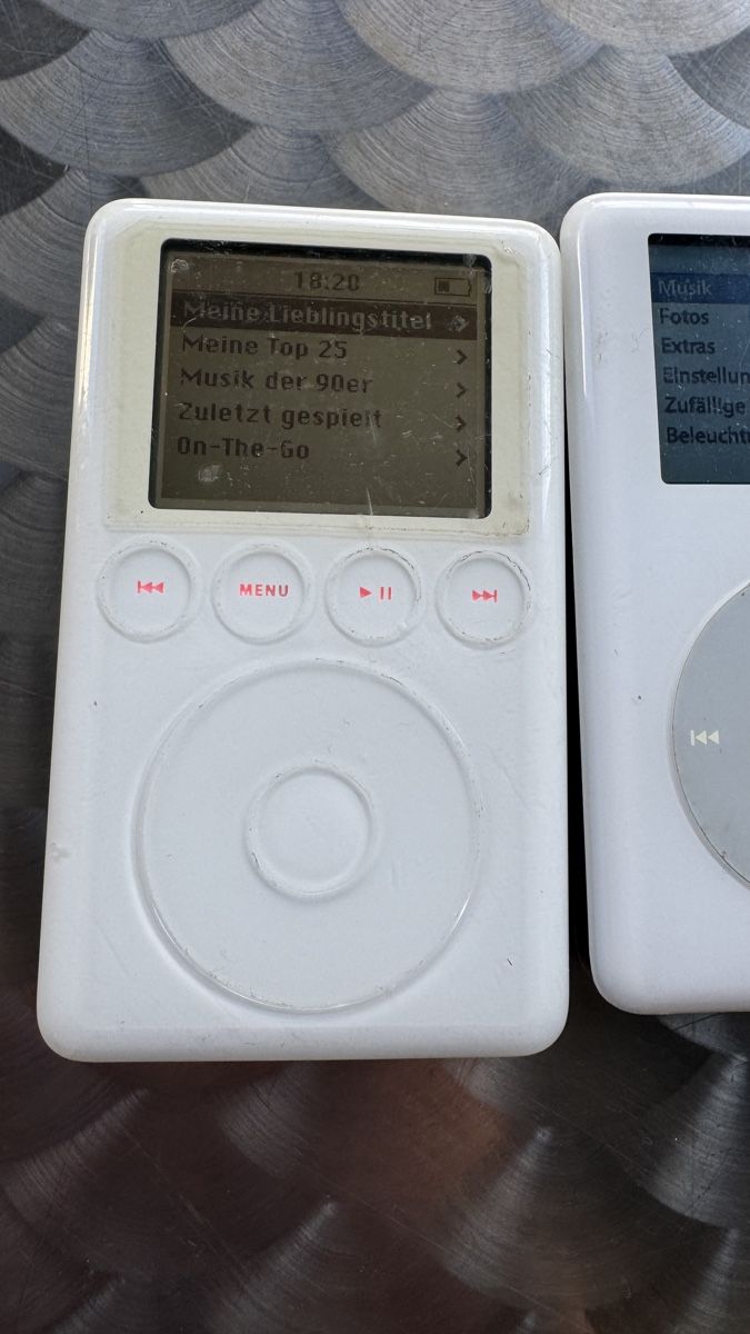 Apple Lecteur media portable: 2x Apple iPod Classic Model: A1040 & A1099 – D'occasion à Zürich par beli_30 1