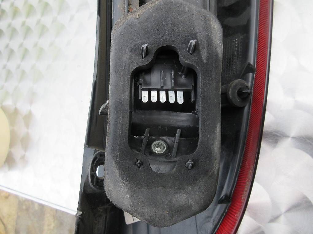 Opel Fari: Feu arrière gauche Opel Corsa C – Usato da Champagne venduto da nan_2dwz 3