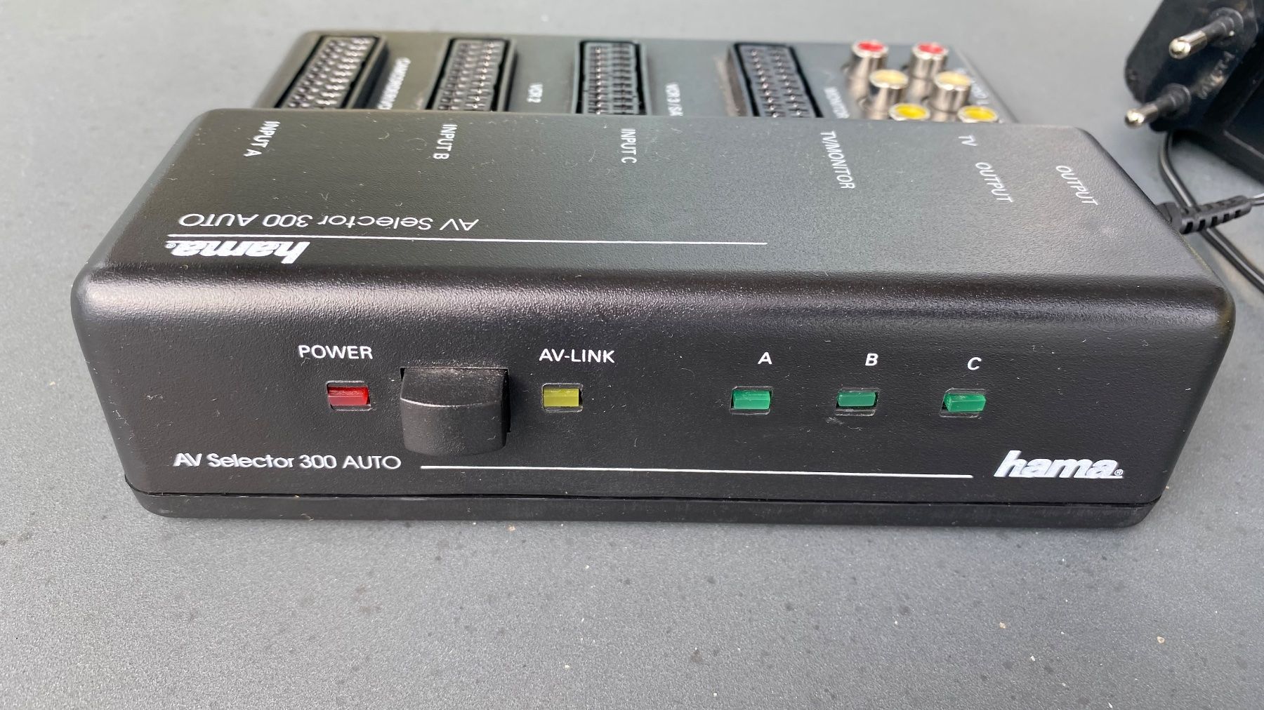 Hama Home Cinema: Switchbox «hama» / AV Selector 300 Auto – Usato da Gebertingen venduto da redeal 2