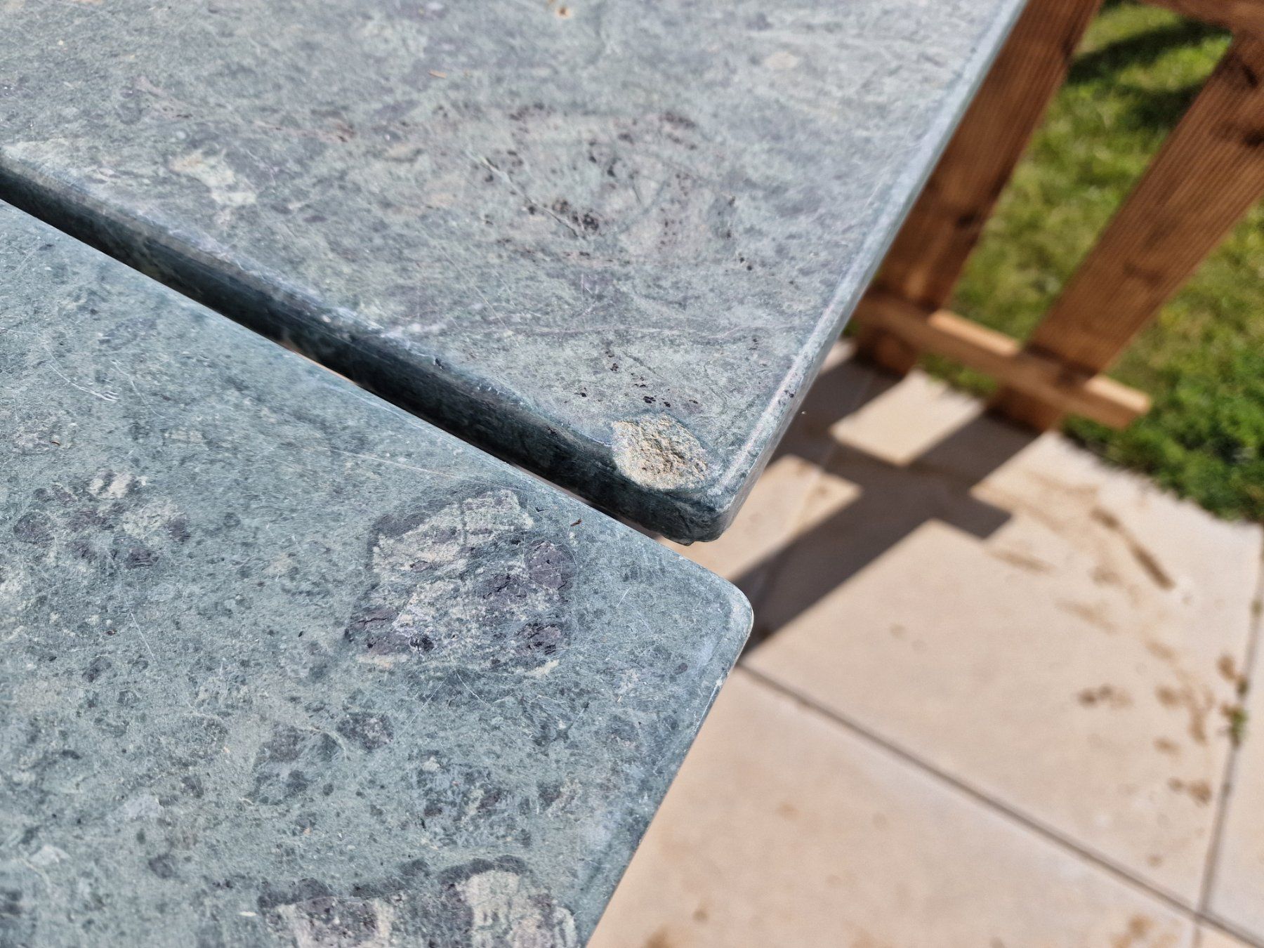 Tavoli: Table de jardin en marbre véritable, 2 pièces – Usato da Chapelle (Broye) venduto da Ryzix 3