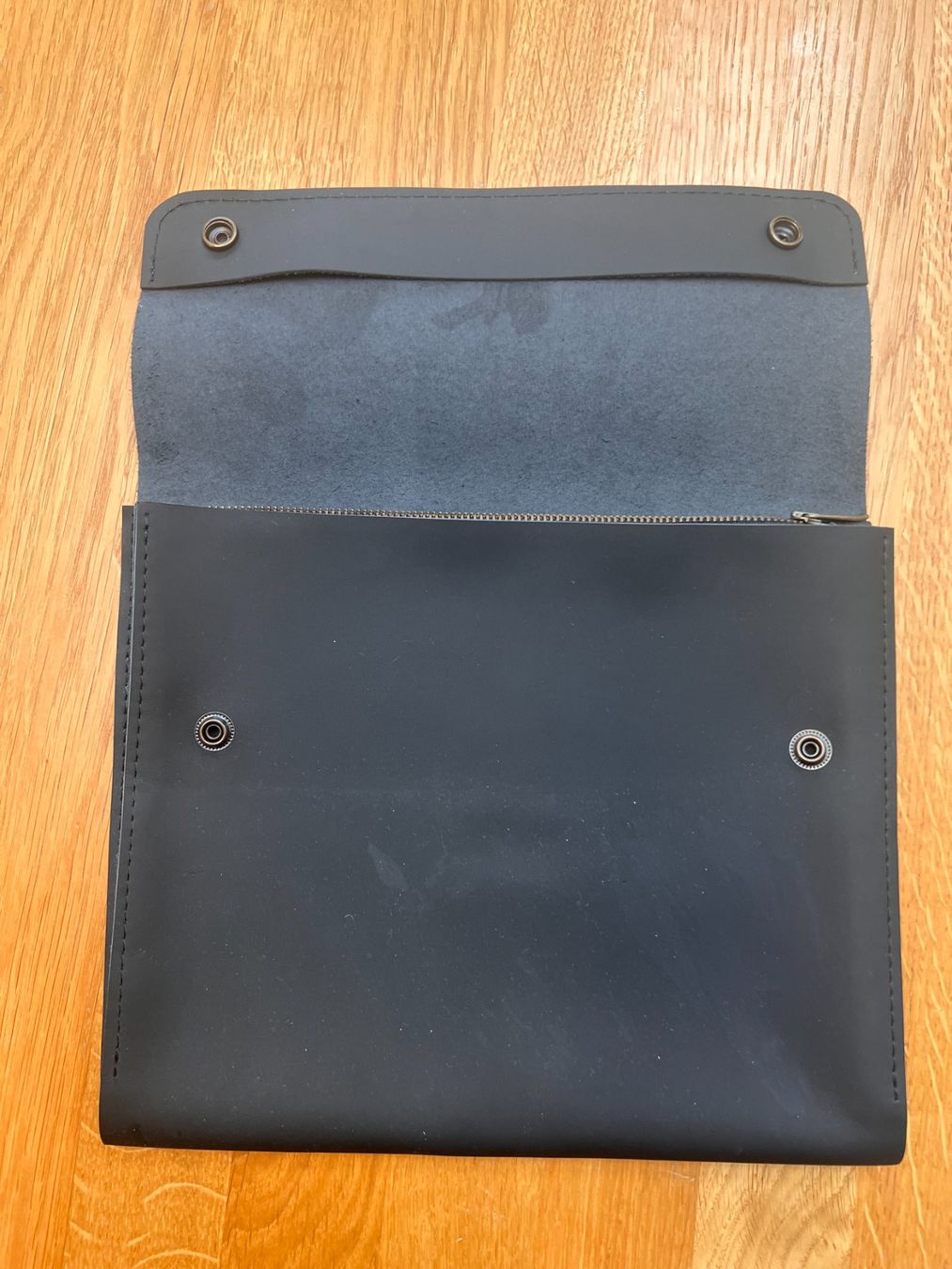 Koffer & Taschen: Ledertasche schwarz mit Reissverschluss – Gebraucht aus Zumikon von jensbehlau81 1