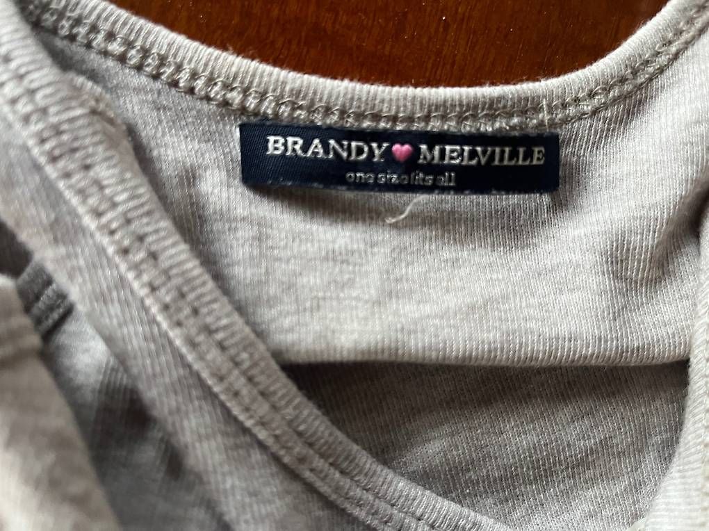 Top: Brandy Melville Top – Usato da S. Pietro venduto da ali_jf2v 3