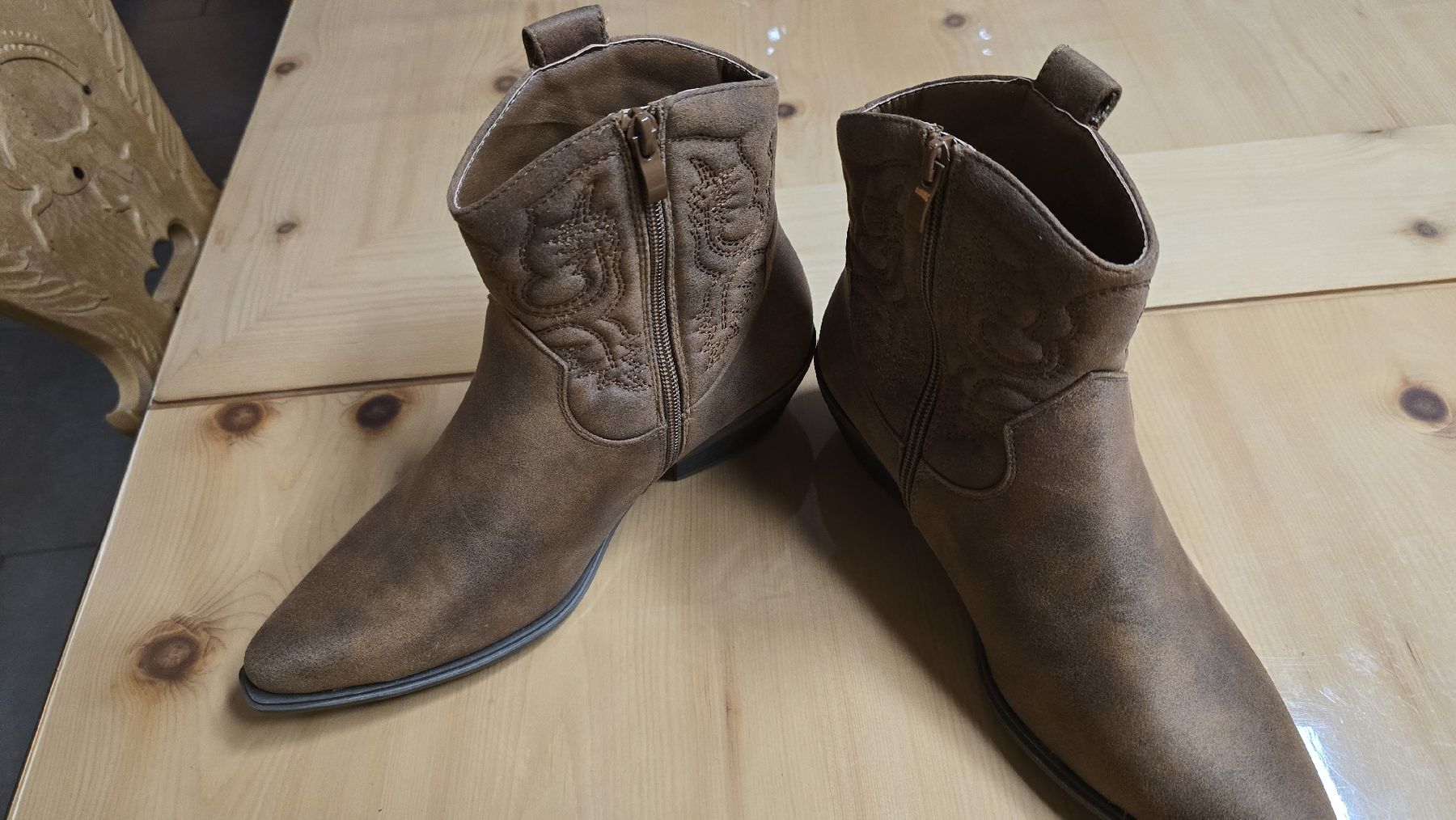 Scarpe da donna: Damen Cowboy Stiefel  Größe  40 – Usato da Steinen venduto da han_8vtl