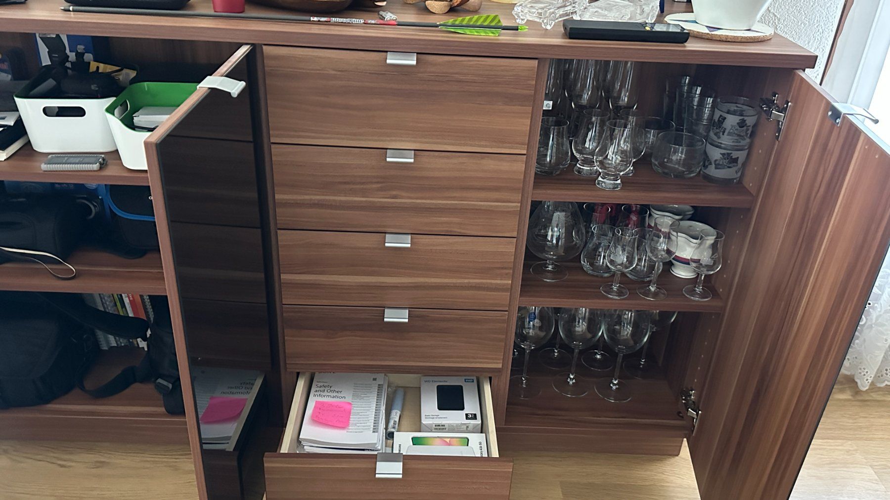 Kommoden: Sideboard «Nussbaum» mit schwarzer Glasfront – Gebraucht aus Gisikon von Jabuso 3