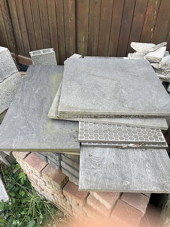 Rivestimenti per pavimenti: Dalles grès cérame / Granit  – Usato da Evionnaz venduto da viv_6fwl 2
