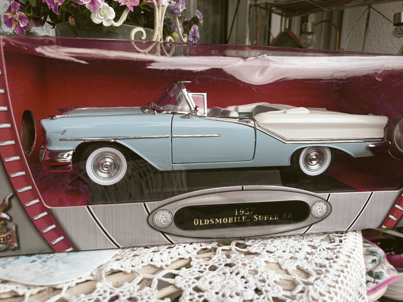 Modellini d'auto: 1/18 1957 Oldsmobile Super 88 – Nuovo e nell'imballaggio originale da Köniz venduto da Mhoschitinu