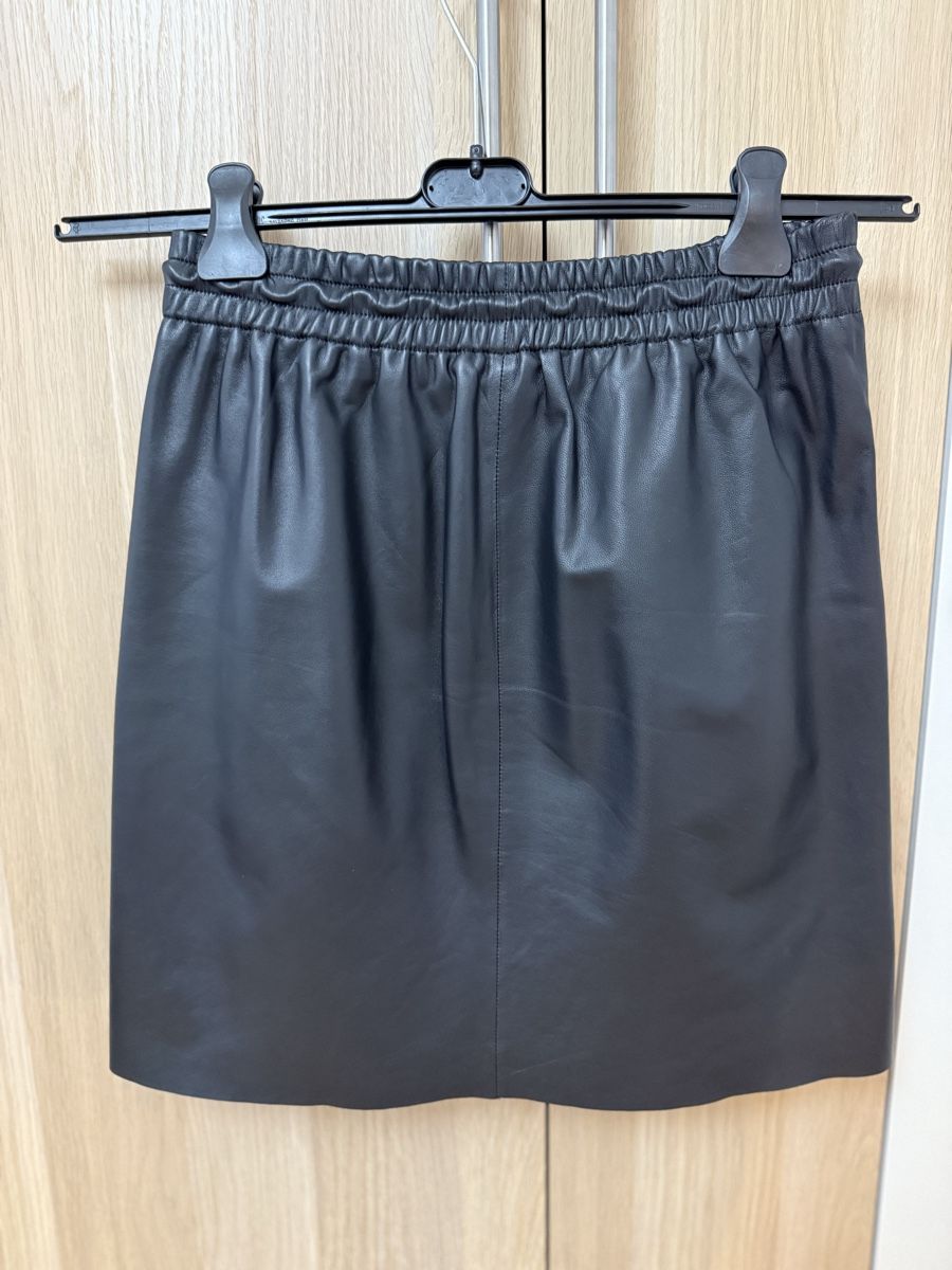 Massimo Dutti Gonne: Massimo Dutti leather skirt s.36 – Usato da Nyon venduto da dasha107 1