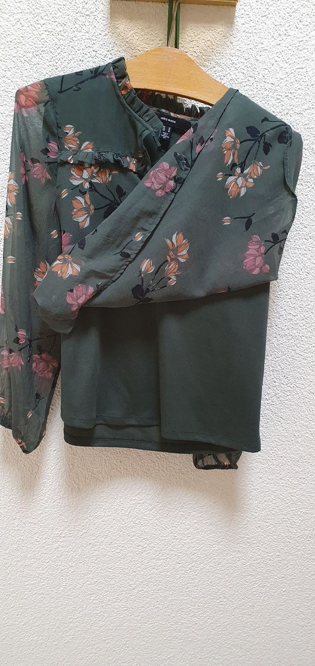 Vero Moda Camicette: Bluse im Frühlings-Look mit Blumenmuster, Gr. M – Usato da Auw venduto da Rosiluci11 2