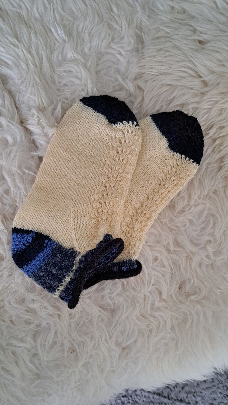 Calze: Handgestrickte Socken mit Lochmuster Grösse 37/38 – Nuovo (secondo la descrizione) da Wiedlisbach venduto da 6433 2
