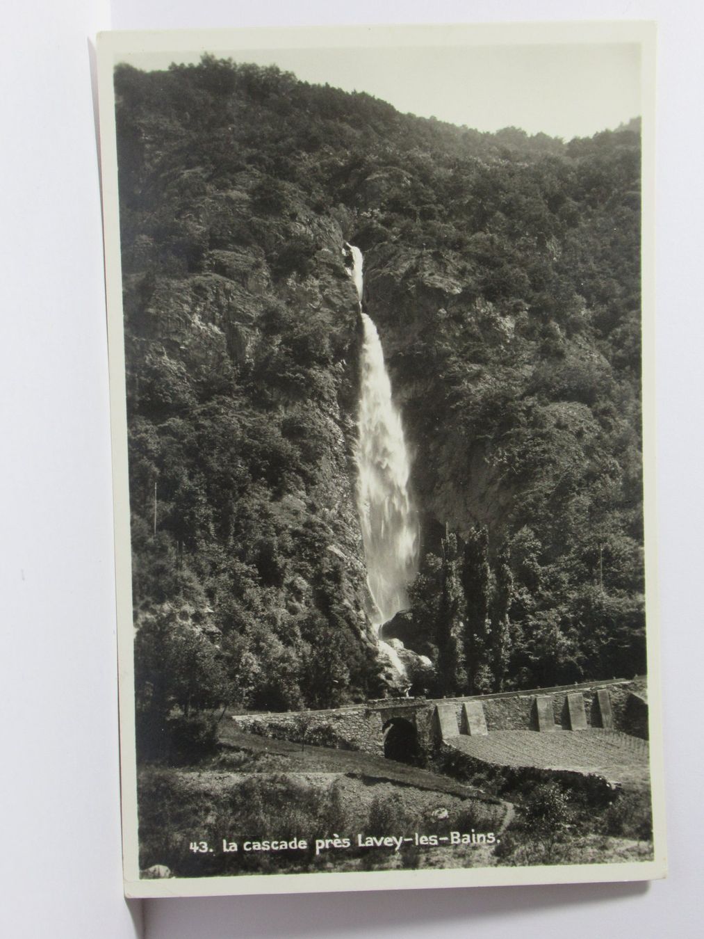 Cartoline postali: La Cascade près Lavey - Les - Bains 1932 – Usato da Grenchen venduto da Bluemchen1900
