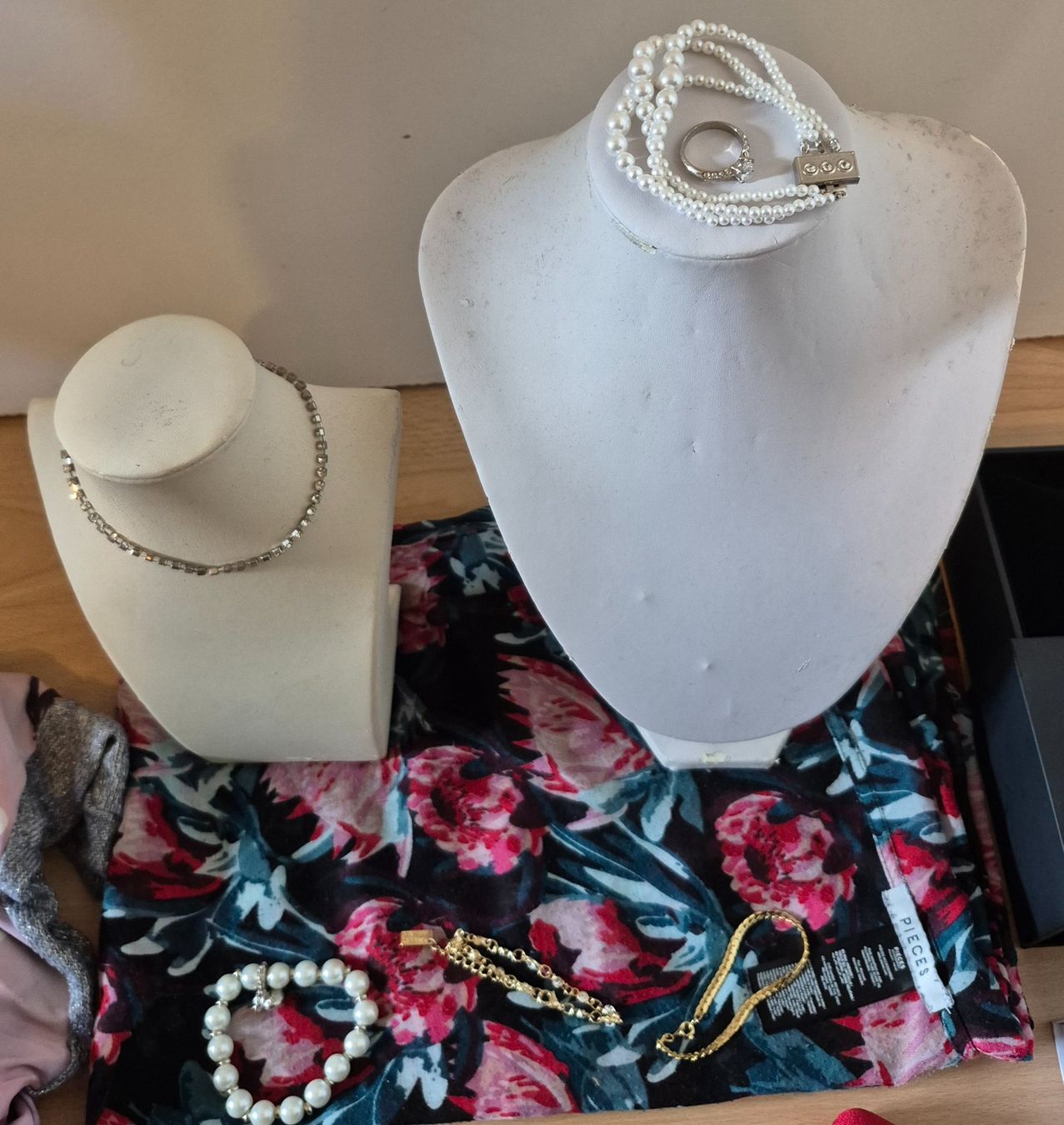 Altri gioielli: Schmuck Büste und Accessories – Usato da Adliswil venduto da cha_fq9f 7