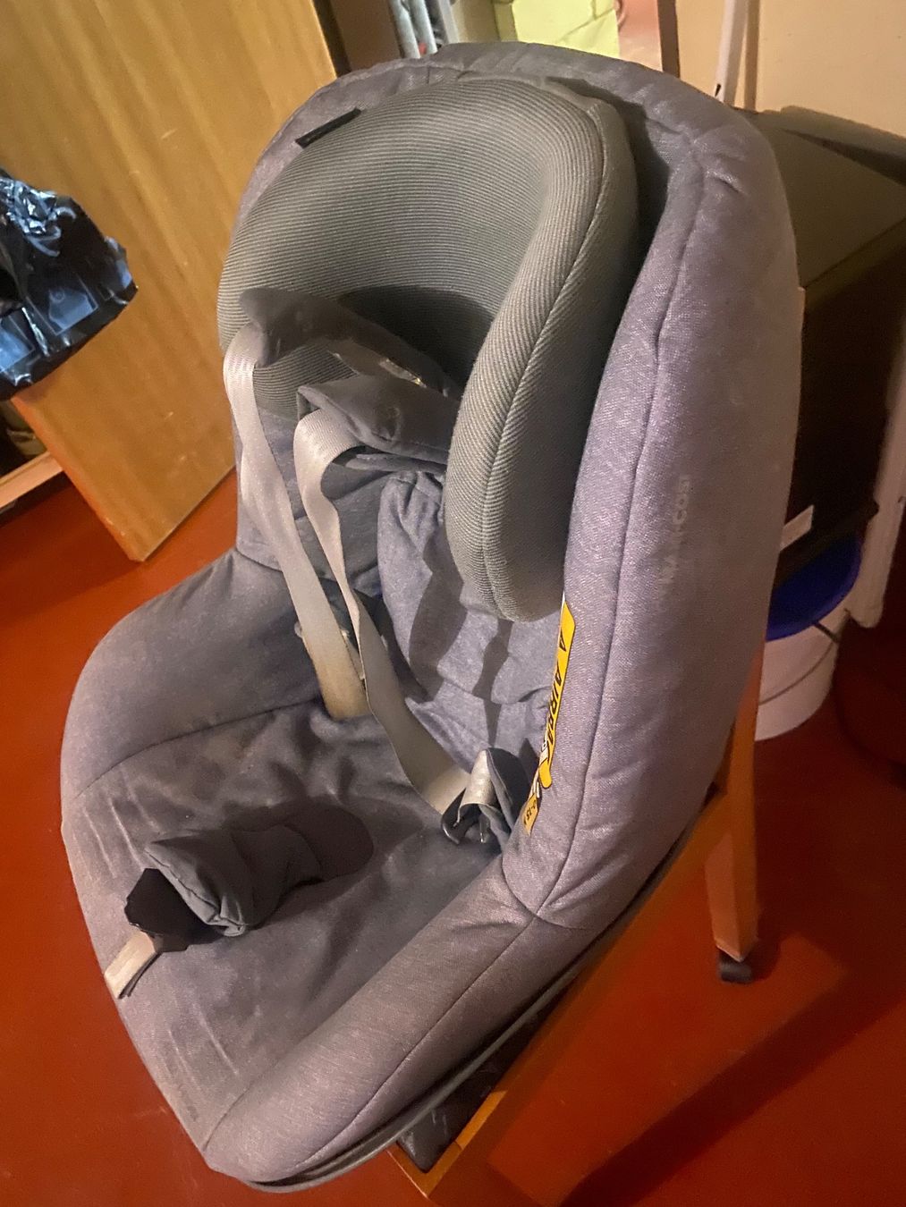 Maxi-Cosi Seggiolini per auto: Maxi Cosi Kindersitz, Grau, two way pearl – Usato da birrhard venduto da Nosara7 2