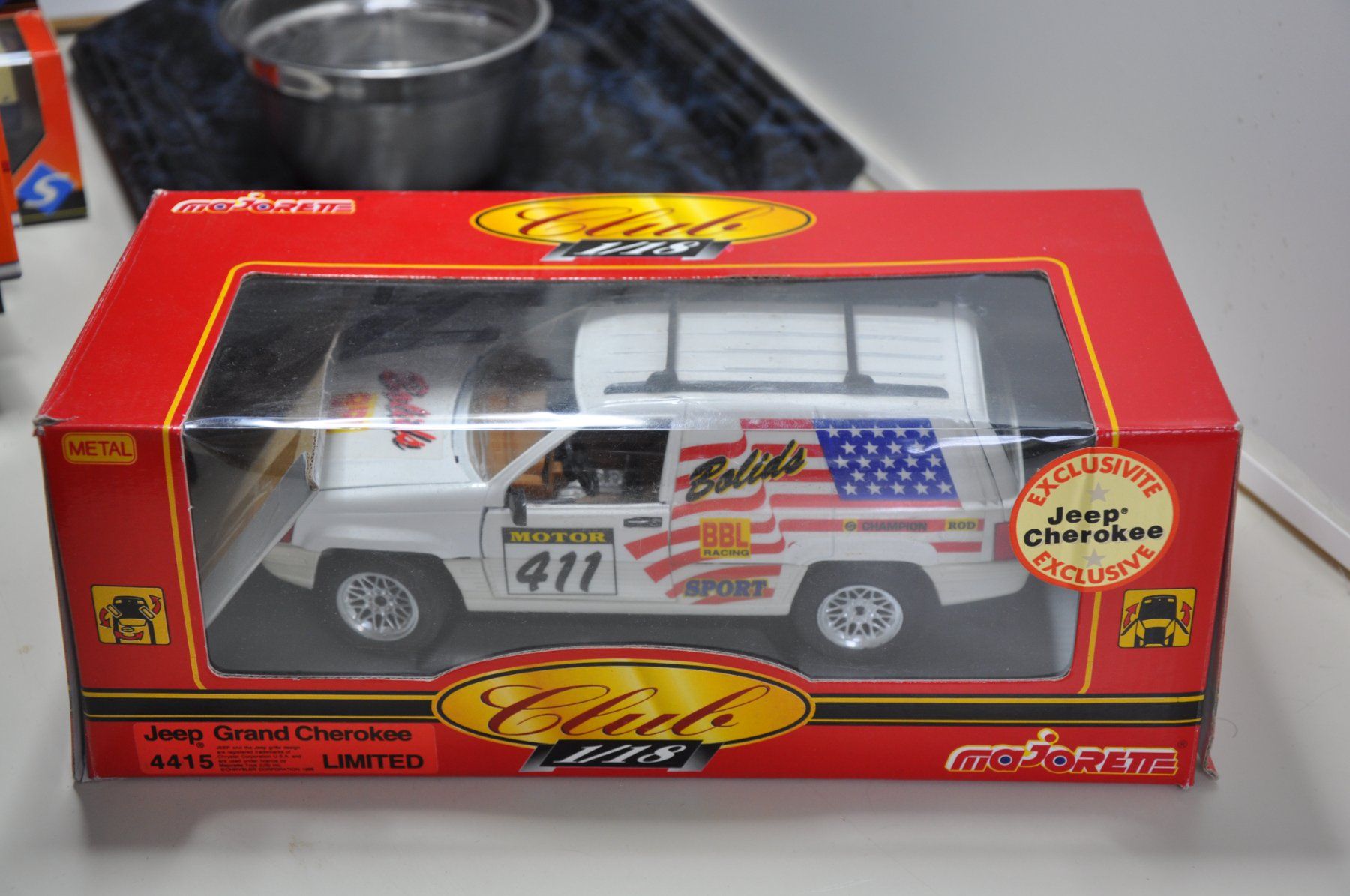 Majorette Voitures modèles: Jeep Grand Cherokee – Neuf avec emballage d'origine à Ebnat-Kappel par Aallerlei