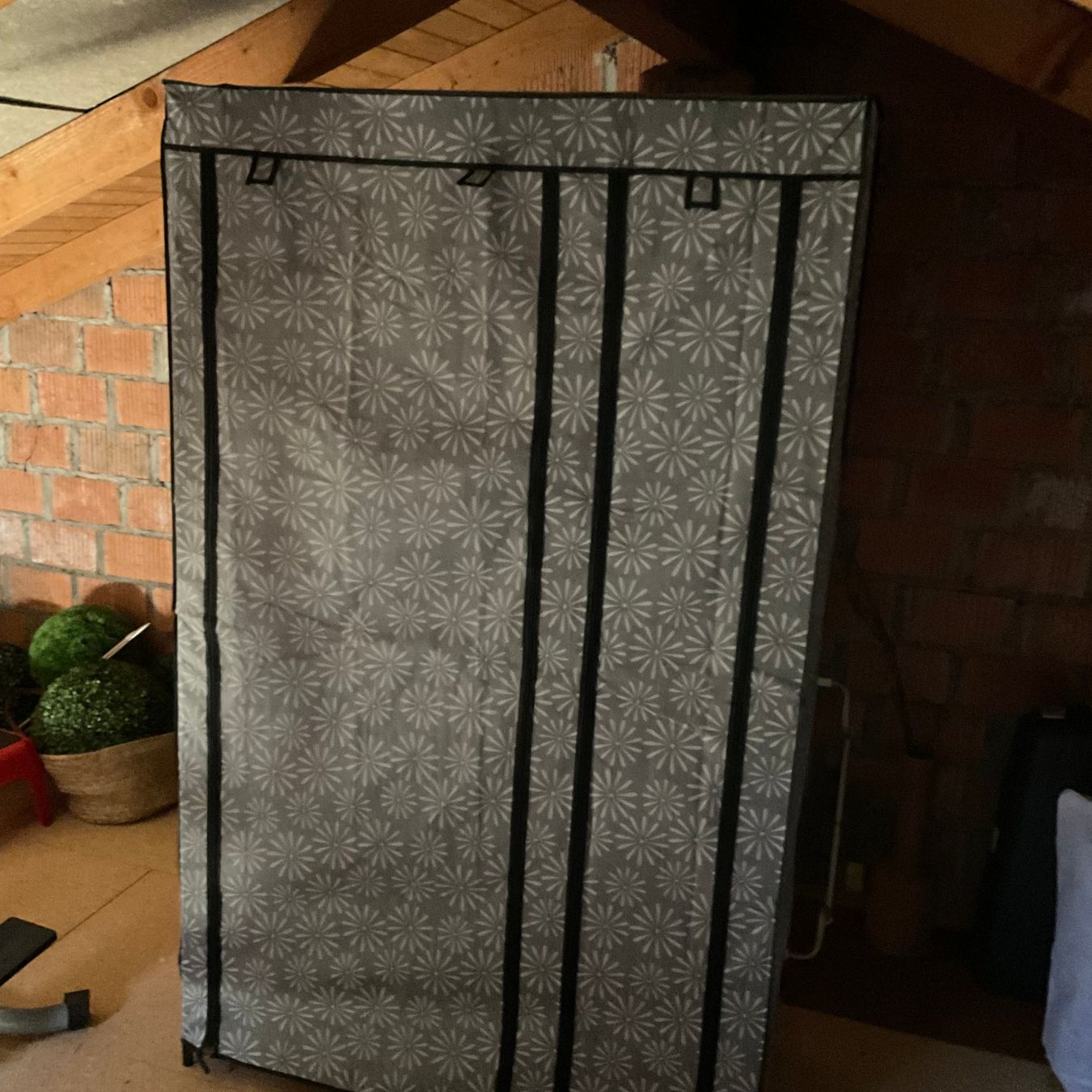 Armadi: Dressing / armoire – Nuovo (secondo la descrizione) da prêles venduto da lisihubi