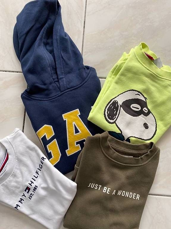 Pullover & Sweatshirts: Vend lot sweat-shirt 7-9 ans – Gebraucht aus Morrens VD von gia_sfs5
