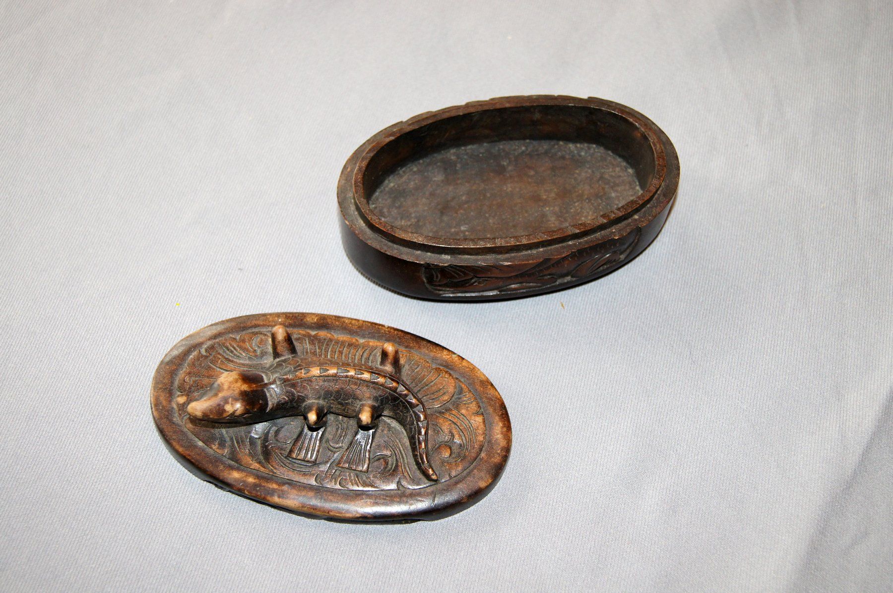 Tutte le decorazioni: Deckeldose mit Krokodil – Usato da Geroldswil venduto da ARTEFACTO 1