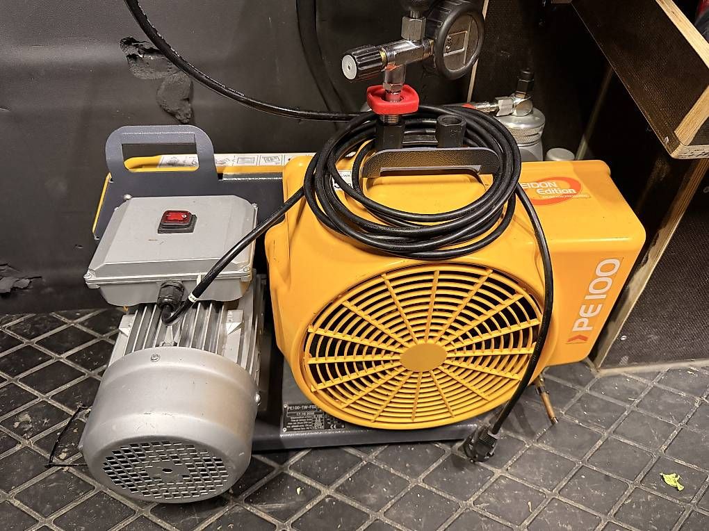 Compressori: Bauer PE 100 (330 Bar) – Usato da Wallisellen venduto da CH-Holz-CH