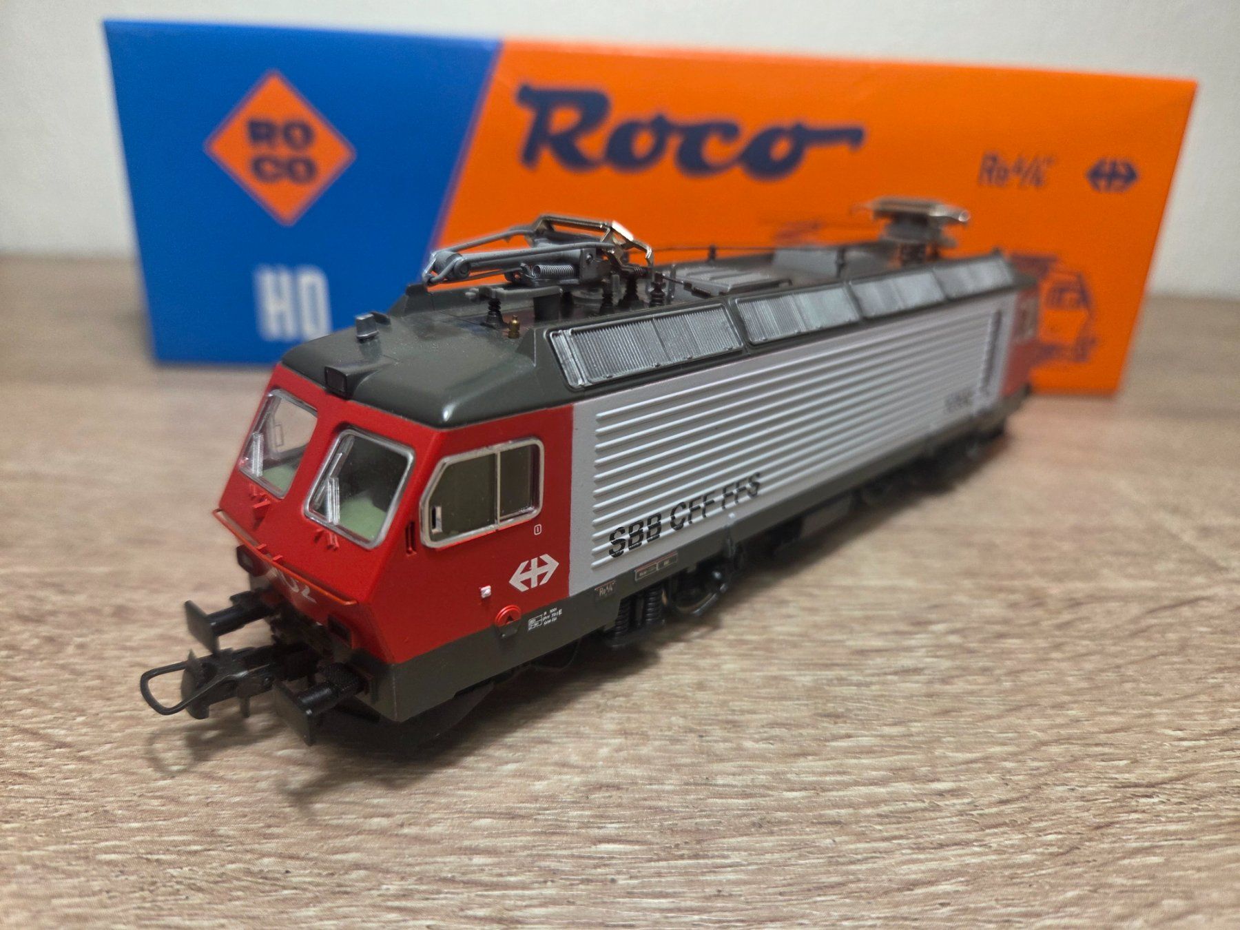 Roco Modellini di ferrovie: Roco 04178 A E-Lok 10102 SBB H0 (1) – Usato da St-Aubin-Sauges venduto da Lo_Go 2
