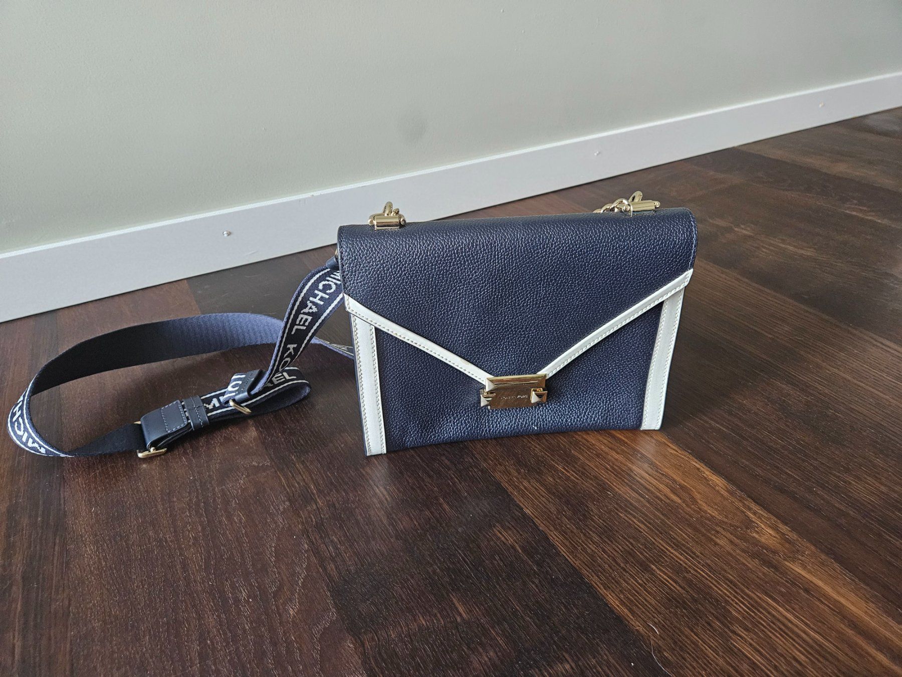 Michael Kors Borse da donna: Michael Kors All Logo Strap Crossbody Bag – Usato da Rotkreuz venduto da cat.dra
