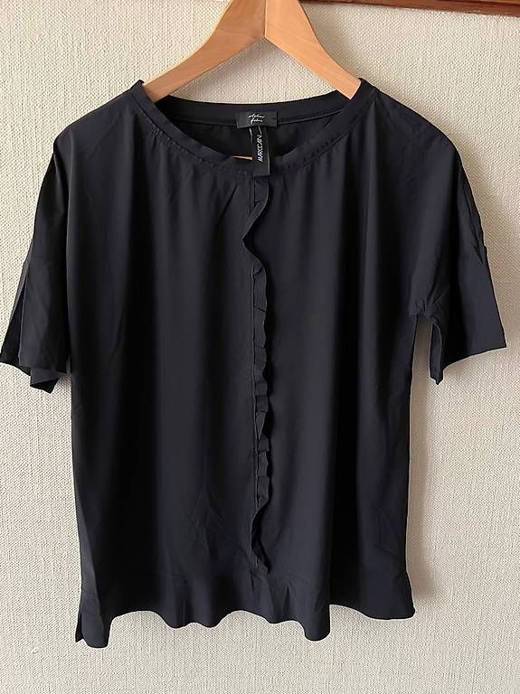 T-shirt: Designer Shirt Marc Cain – Usato da Luzern venduto da HeleneXX