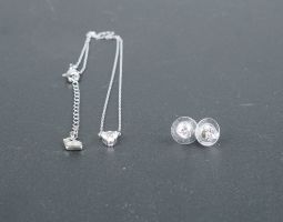 Swarovski-Halskette und Ohrstecker