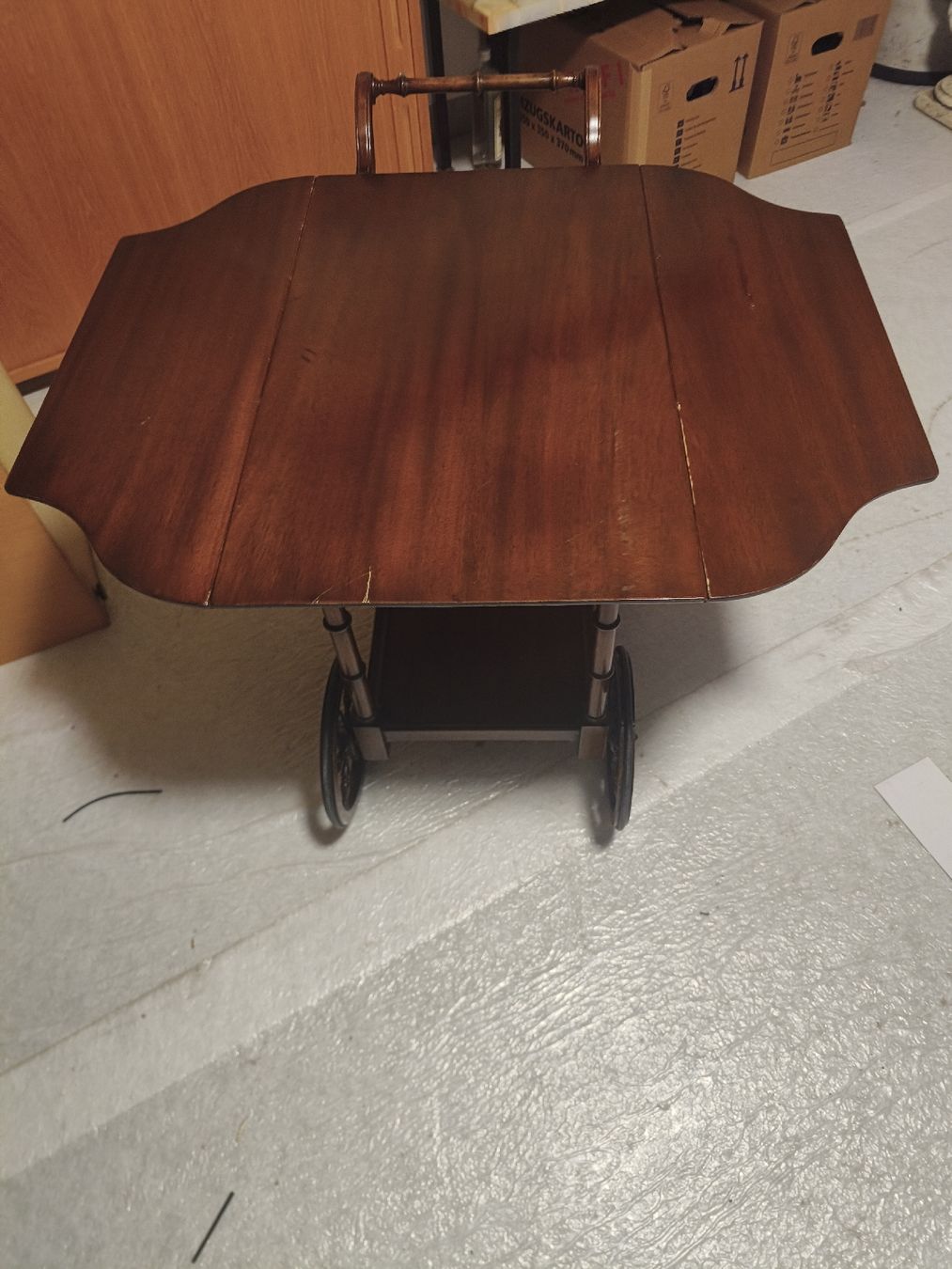 Tavoli: Serviertisch mit Rollen Holz gebraucht – Usato da Scherzingen venduto da The-C 3