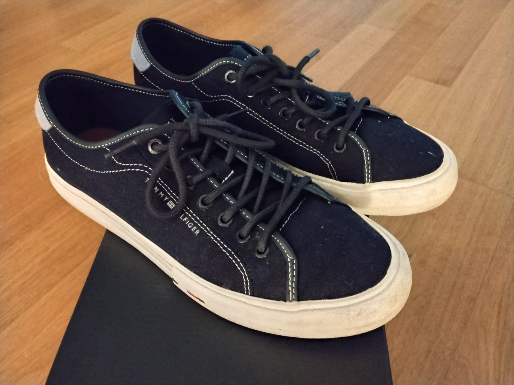 Tommy Hilfiger Chaussures hommes: Tommy Hilfiger Sneaker 43 – D'occasion à Horw par Cs2006