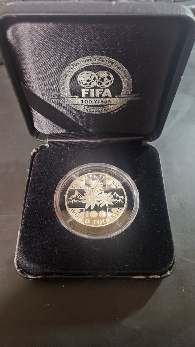 Tutti le monete: 20 Franken 100 Jahre FIFA 2004 – Usato da Escholzmatt venduto da Lagano