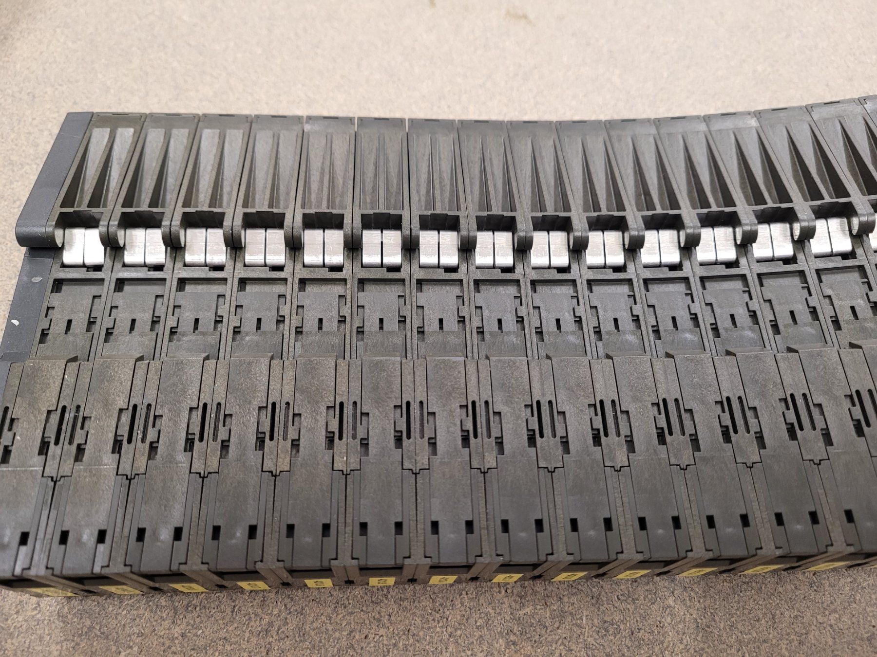Siemens Componenti elettronici: Siemens SPS IM151 / PM-E DC24V / E02 6ES7 193-4CB20-0AA0 – Usato da Vitznau venduto da Night-Fire 2