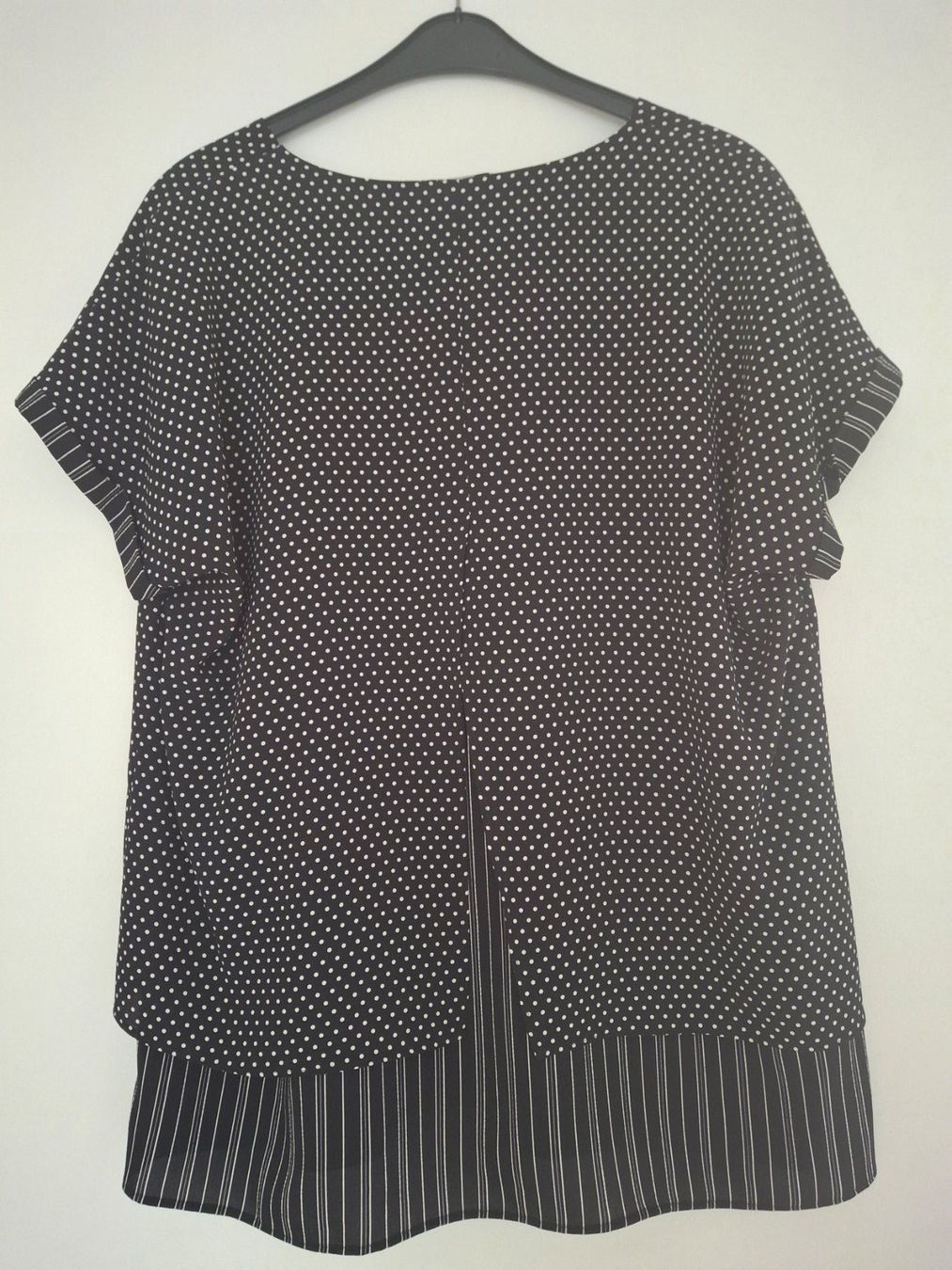T-shirt: Schickes Shirt mit Punktemuster, Grösse 46, neu! – Nuovo (secondo la descrizione) da WALTERSWIL SO venduto da thb_ybm8 1