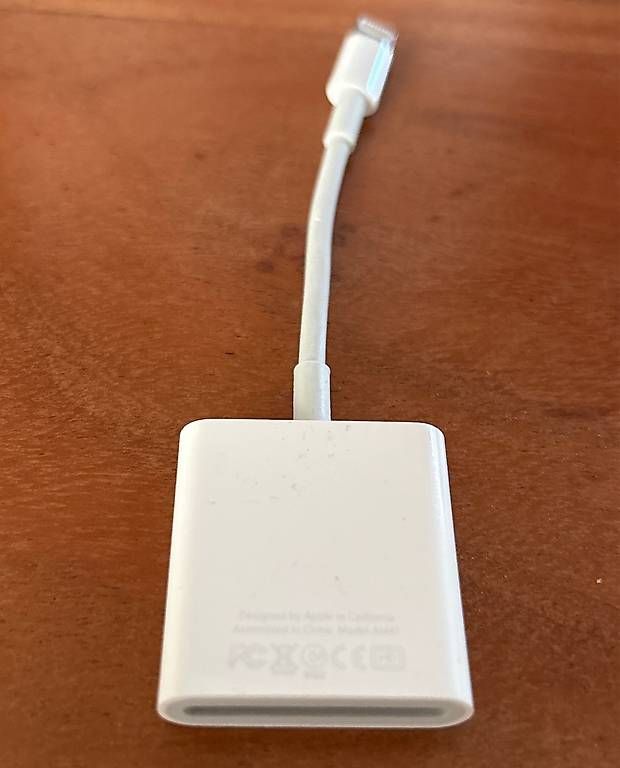 Laufwerke & Adapter: Apple Lightning Cardreader Adapter  – Gebraucht aus Duggingen von Daneli1985