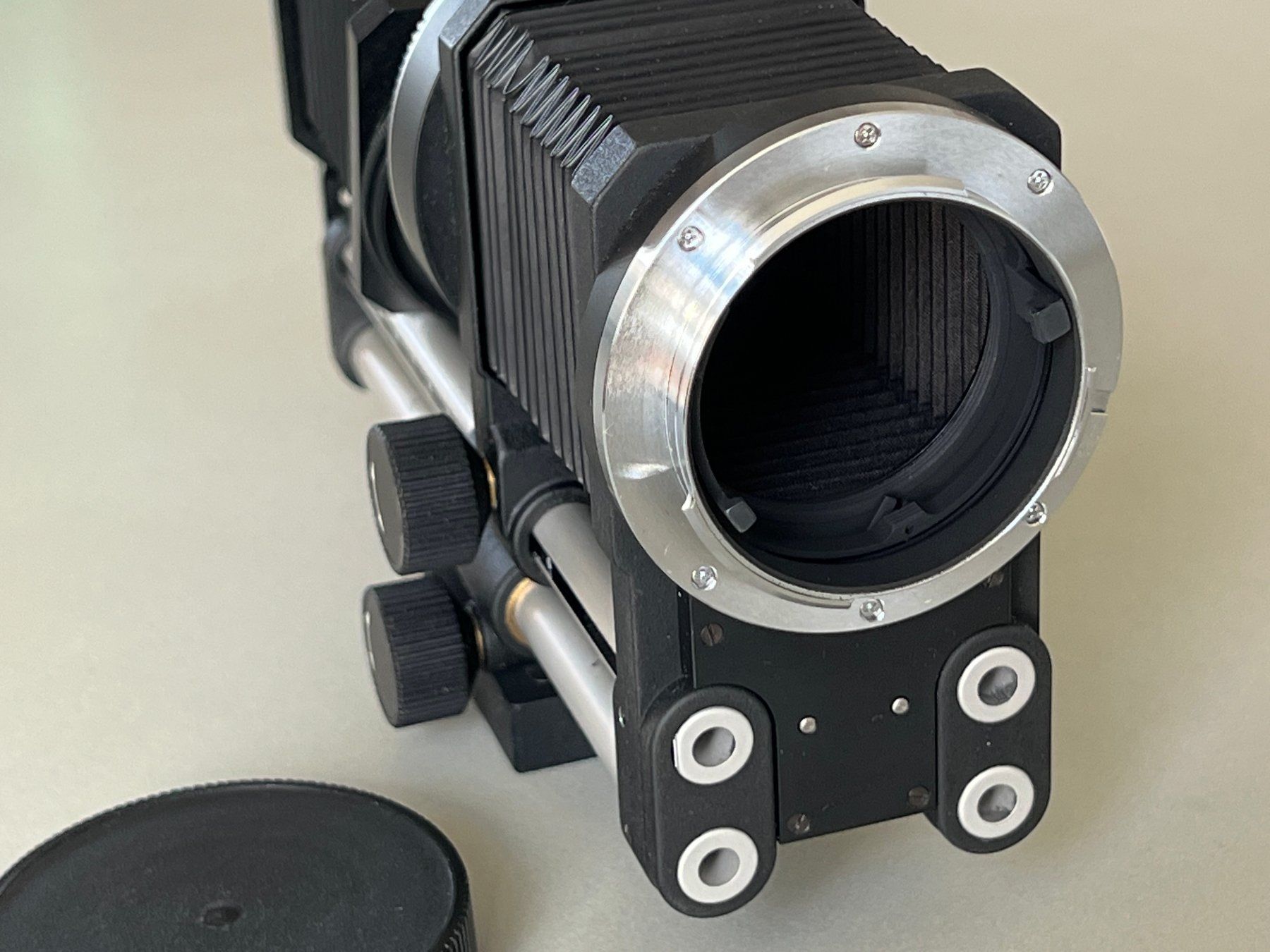 Foto-Adapter: LEICA MACRO BALGENGERÄT / SOUFFLET R – Gebraucht aus La Tour-de-Peilz von frog59 1