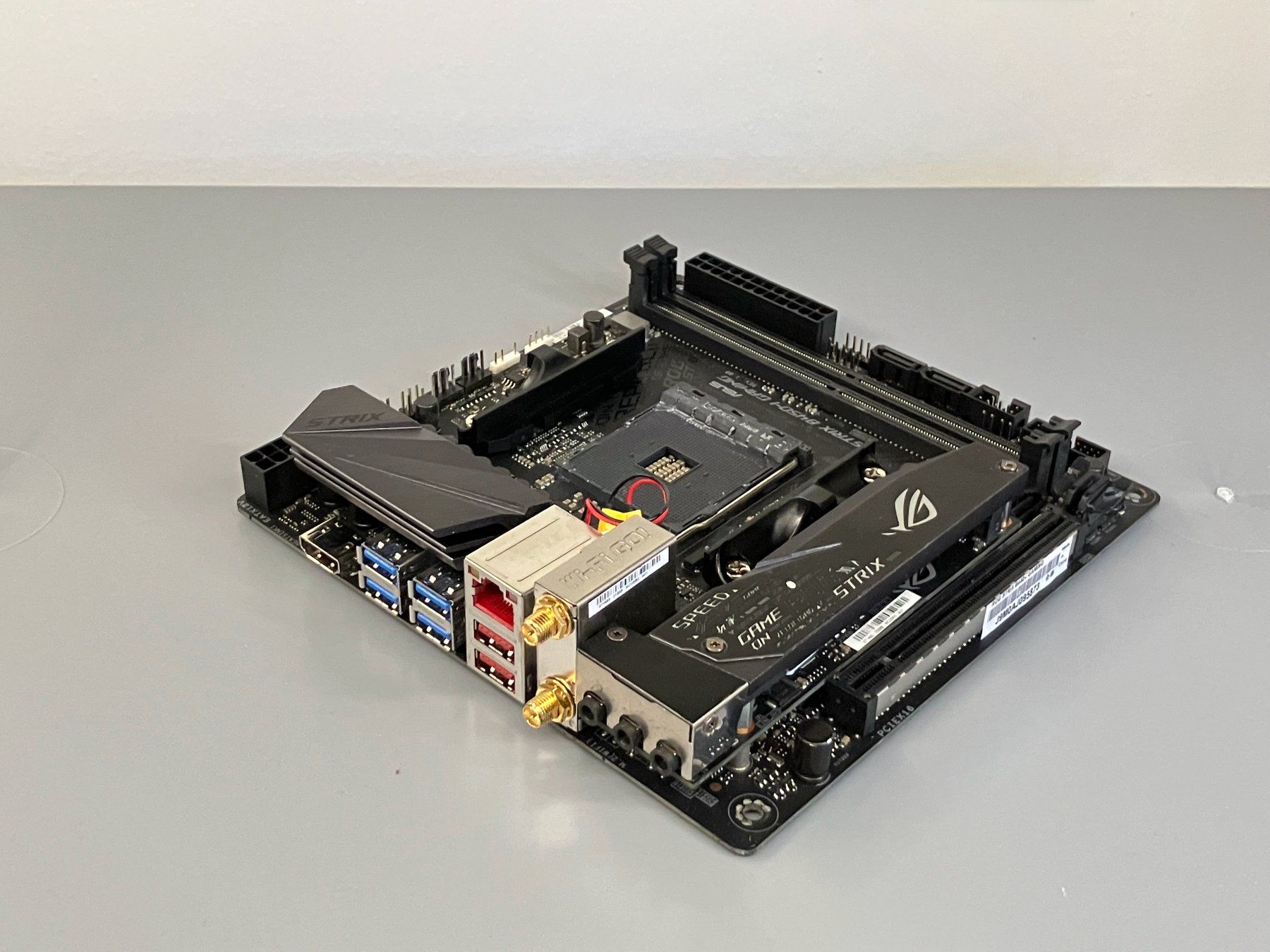 Asus Cartes mère: ASUS ROG Strix B450-I Gaming - Mini-ITX AM4 – D'occasion à Zürich par sekirkis 4