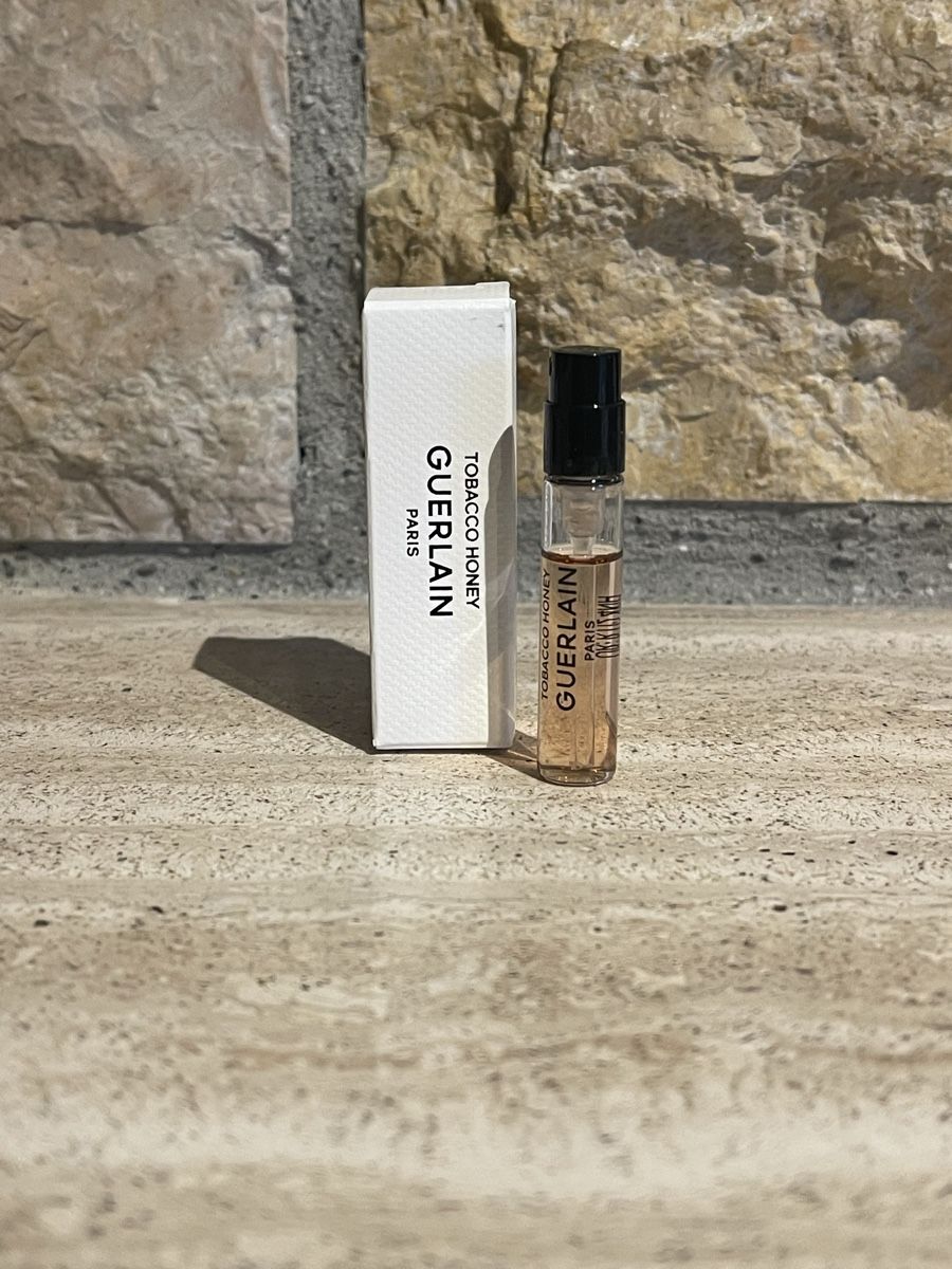 Guerlain Profumi & Eau de Toilette: Guerlain - Tobacco Honey, 2 ml. – Usato da Oberdorf BL venduto da Fiomina1